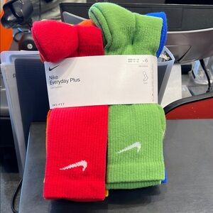 Nike Everyday Plus Cushioned
Training Crew Socks (6 Pairs)